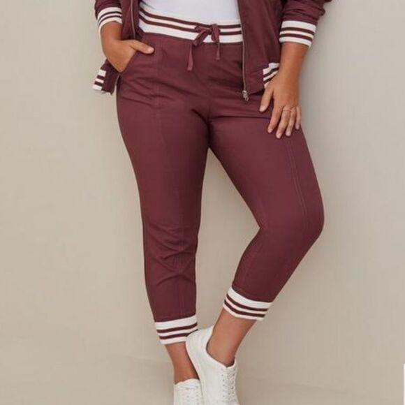 Torrid‎ Classic Fit Jogger Stretch Poplin Burgundy Mid-Rise Pants Size 5X - Picture 1 of 11